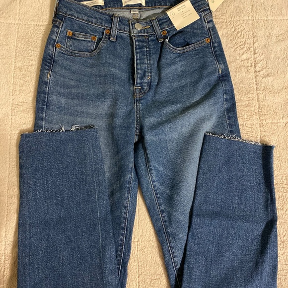 Universal Thread Women's Mid-Rise 80's Slim Fit Jeans - Picture 4 of 9